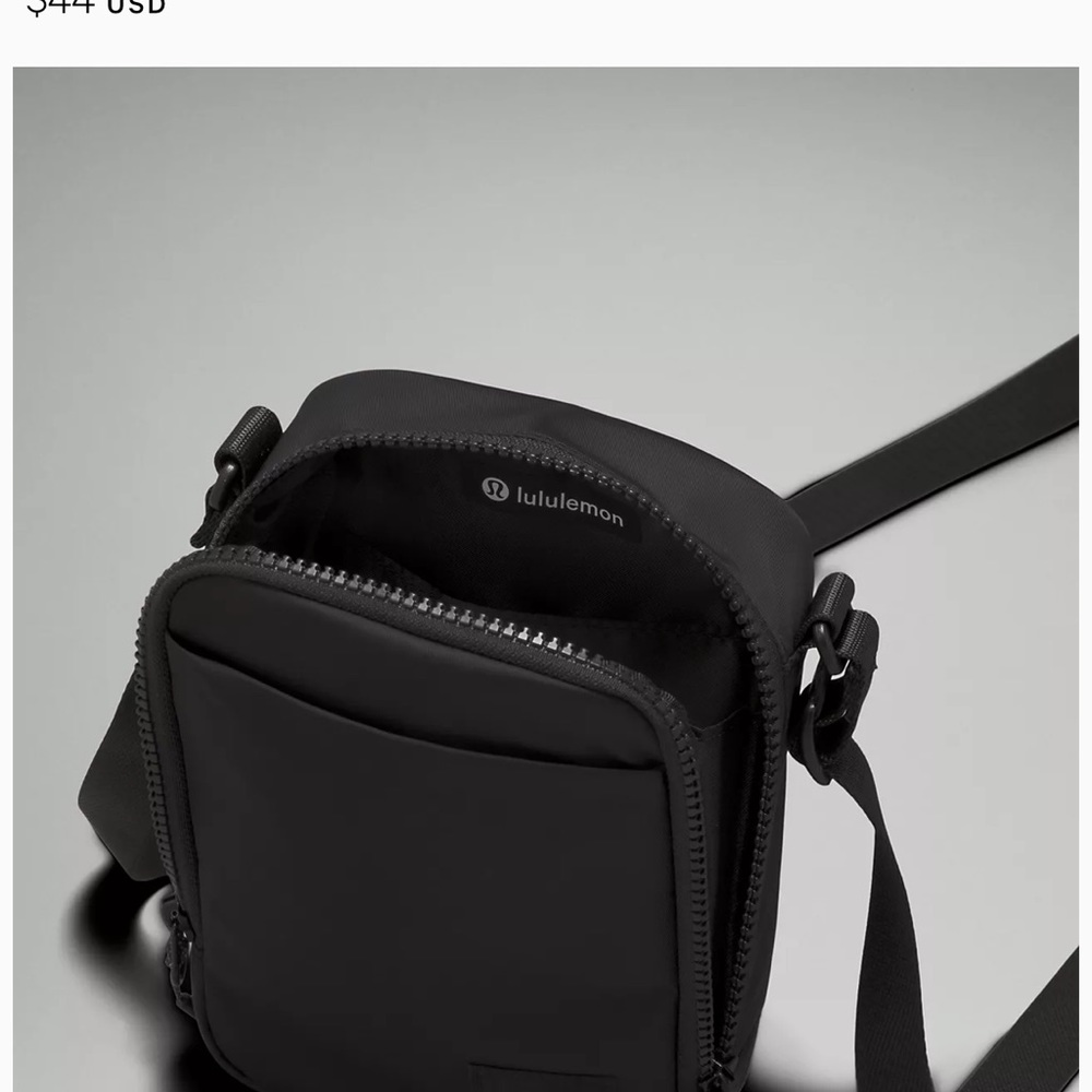 Lululemon belt purse. Used one time, excellent condition. Good for travel.
